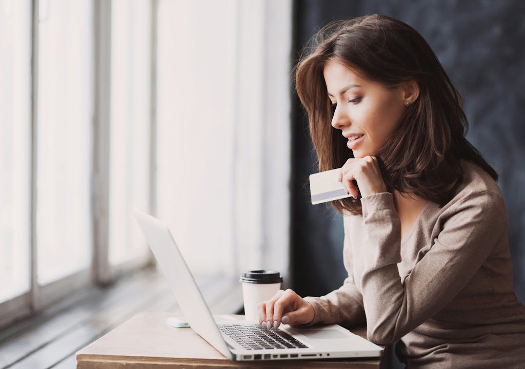 VOSS for Retail | Digital workplace for retail