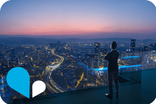 VOSS case study - Tier 1 Provider selects VOSS to monitor and manage over 400k users - Business man looking over balcony at night view